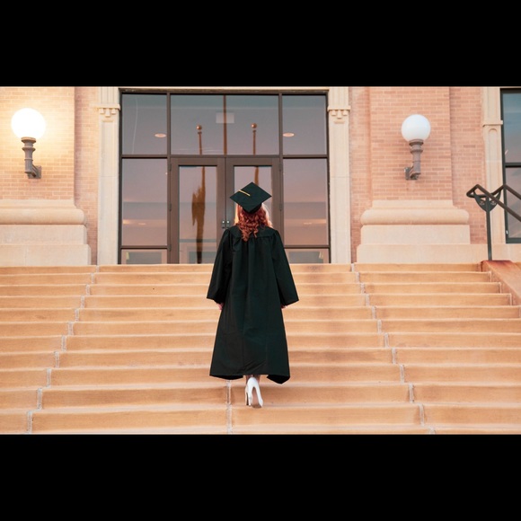 Meet your Posher, Emily! - Picture 2 of 8